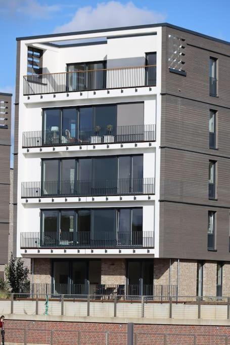 Allerinsel - Appartement Am Celler Yachthafen المظهر الخارجي الصورة